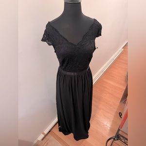 Vintage lacy black long dress. Medium. Gown. Daisywarer.